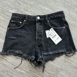 ZARA BLACK SHORTS MID RISE